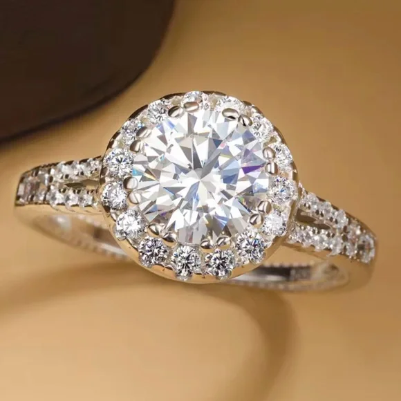 Elegant Silver Moissanite Ring 925 sterling silver plated - Picture 4 of 9